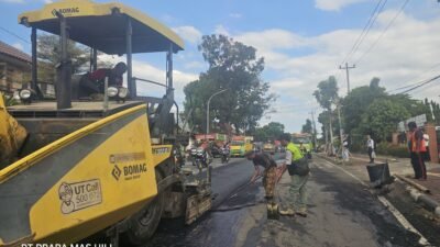 PT Praba Mas Hill Gercep Perbaiki Jalan Abdul Rahman Saleh Kalipancur Kec.Ngaliyan Kota Semarang